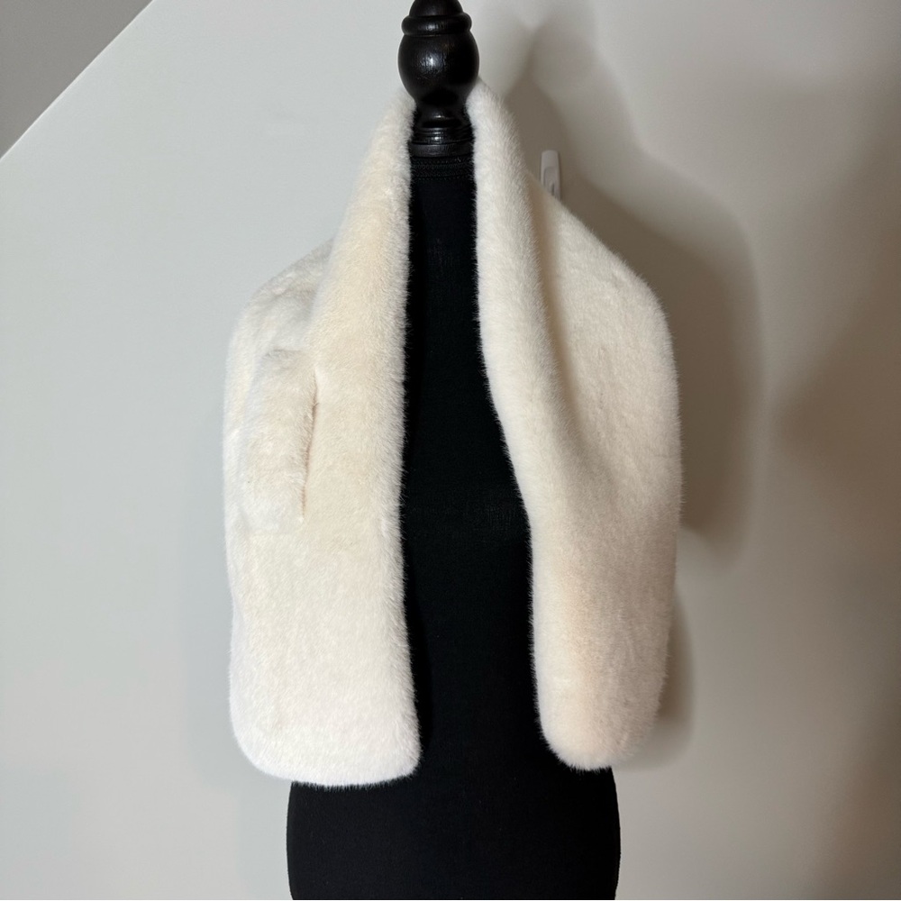 LOVE & LORE Cream White Faux Fur Scarf Stole Wrap Satin Lining - Picture 4 of 10